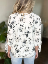 Load image into Gallery viewer, COMING UP ROSES BLOUSE
